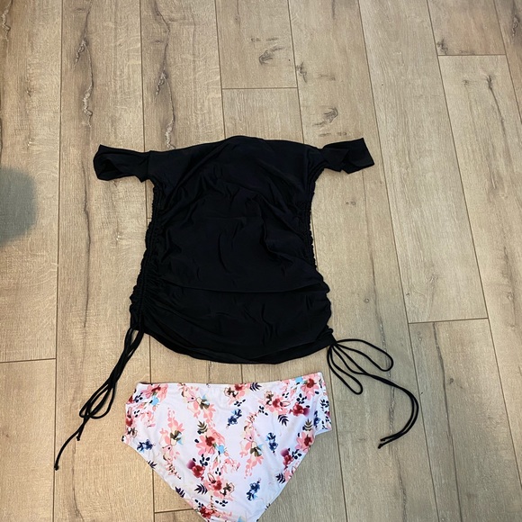 Bathing suit - Picture 2 of 2